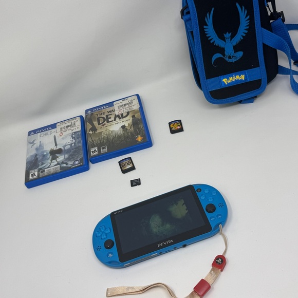 PS VITA PCH-2001 blue memory card , pokemon 3ds  case and 3 games - Picture 4 of 10